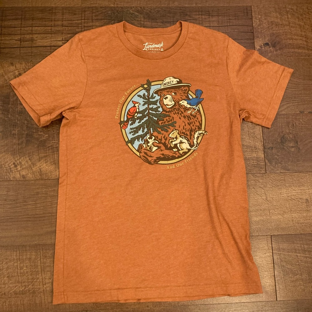 The Landmark Project Smokey Bear Graphic T-shirt in Orange Spice Unisex Men’s M